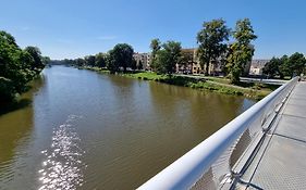 Prostorny Byt V Centru U Reky, 2 Loznice, Balkon
